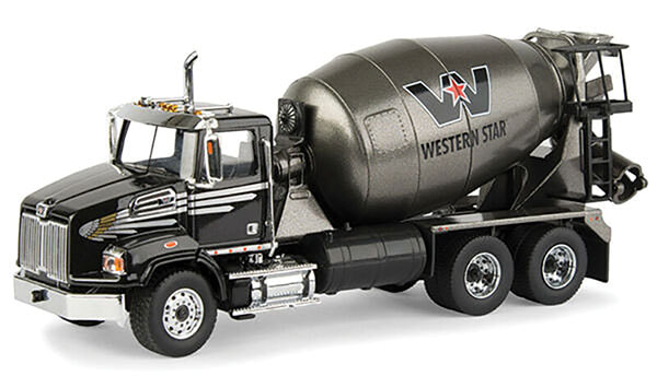 Die-cast Trucks, Toy Farmer, Toy Trucker, National Toy Truck & Construction Show, Dave Friend Truck, Peterbilt 379 truck, truck model