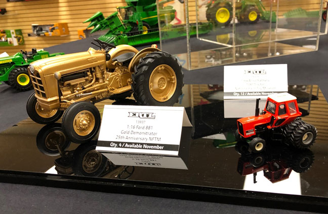 Ford 881 Gold Demonstrator Farm Toy Musem Tractor 1/16 Scale  ERTL Die Cast 